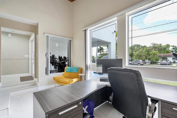 Home Office, Interior
