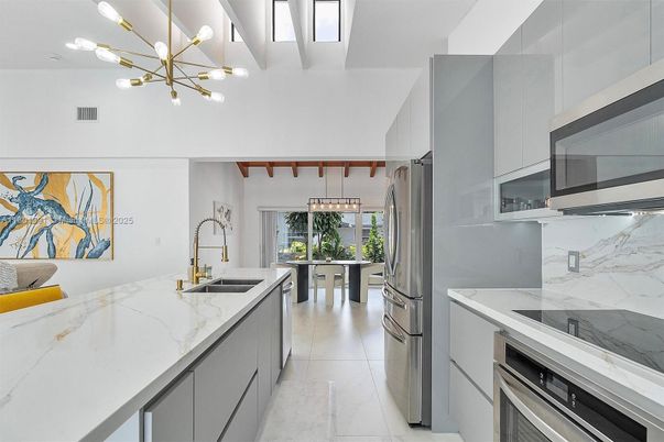 Dining room, Interior, Kitchen, Marble, Pendant Lights
