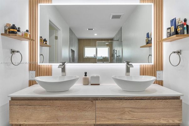 Bathroom, Dual Sink Vanities, Free Standing Baths, Interior, Recessed Lighting