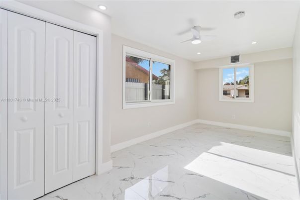 Empty room, Interior, Marble, Recessed Lighting