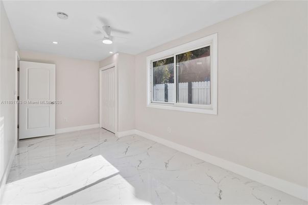 Empty room, Interior, Marble, Recessed Lighting
