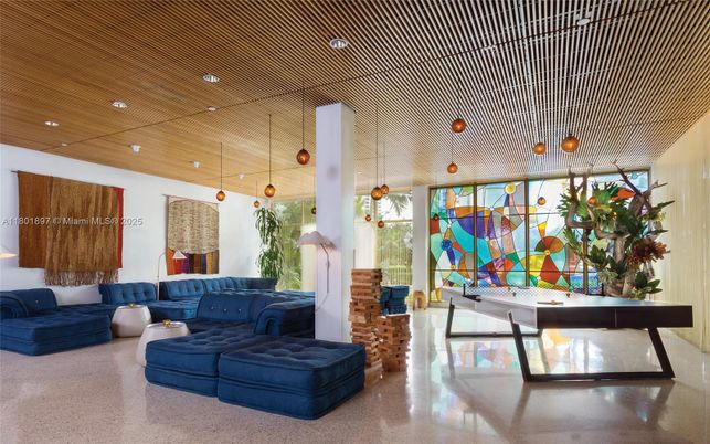 Interior, Living room, Pendant Lights, Recessed Lighting, Wooden Ceilings