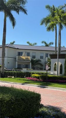 Exterior, Facade, Ranch