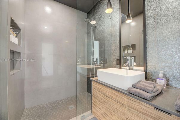 Bathroom, Glass Shower, Interior, Pendant Lights, Recessed Lighting