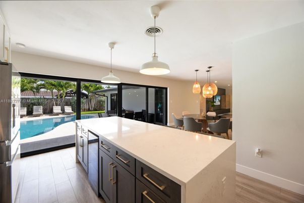 Dining room, Interior, Kitchen, Pendant Lights, Recessed Lighting, Wood Texture Flooring