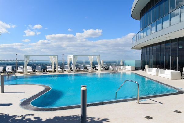 Exterior, Pool