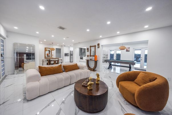 Game Room, Interior, Kitchen, Living room, Marble, Pendant Lights, Recessed Lighting