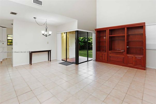 Empty room, Interior, Pendant Lights