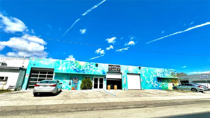Exterior, Facade, None
