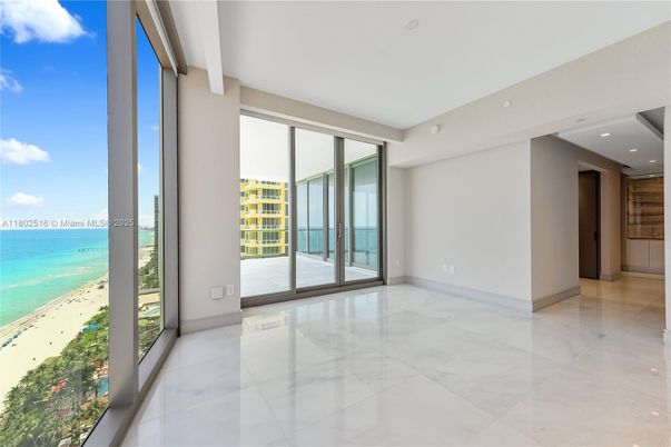 Empty room, Interior, Recessed Lighting, Water