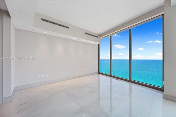Empty room, Interior, Recessed Lighting, Water
