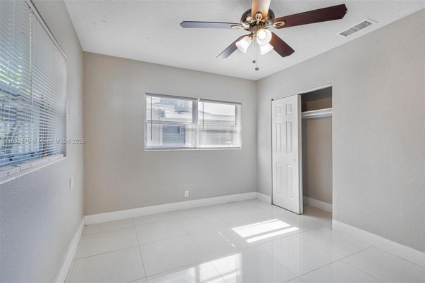 Empty room, Interior