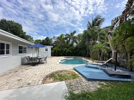 Exterior, Pool