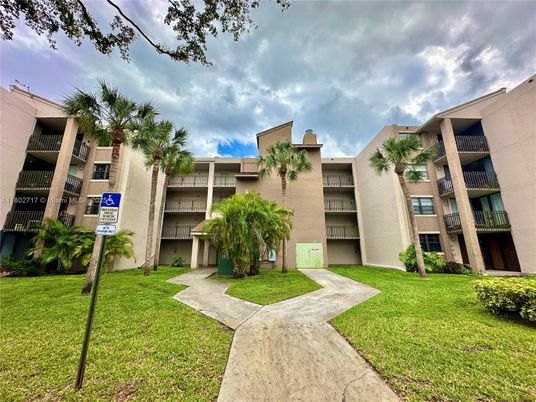 Backyard, Exterior, Facade, Condo Building