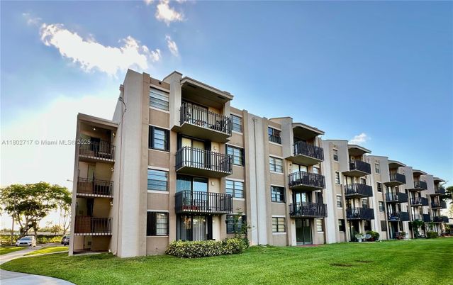 Backyard, Exterior, Facade, Condo Building