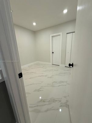 Empty room, Interior, Marble, Recessed Lighting