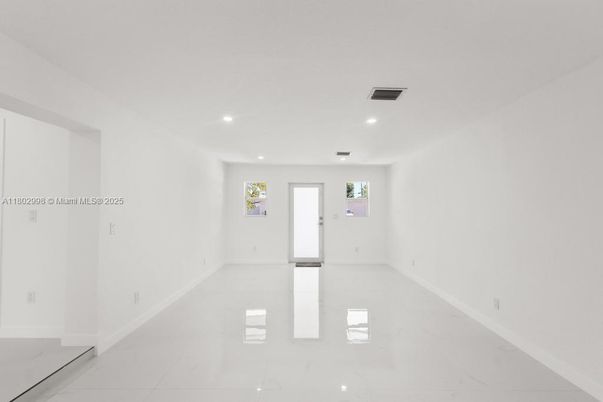 Empty room, Interior, Recessed Lighting