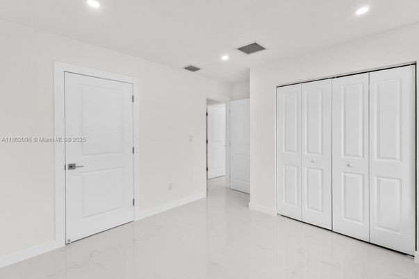 Empty room, Interior, Marble, Recessed Lighting