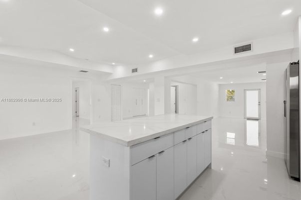 Empty room, Interior, Kitchen, Recessed Lighting
