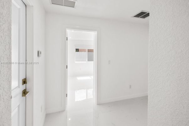 Empty room, Interior, Marble, Recessed Lighting