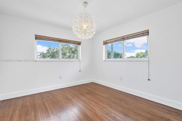 Chandelier, Empty room, Interior, Wood Texture Flooring