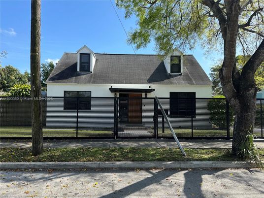 Exterior, Facade, Cape Cod