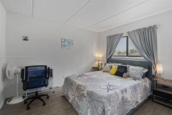 Bedroom, Home Office, Interior, Wood Texture Flooring