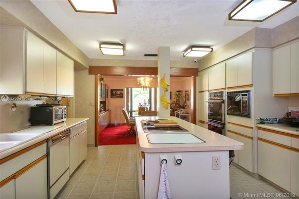 Chandelier, Dining room, Interior, Kitchen