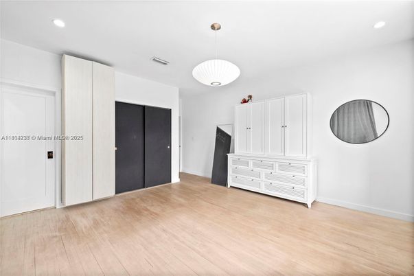 Interior, Pendant Lights, Recessed Lighting, Wood Texture Flooring