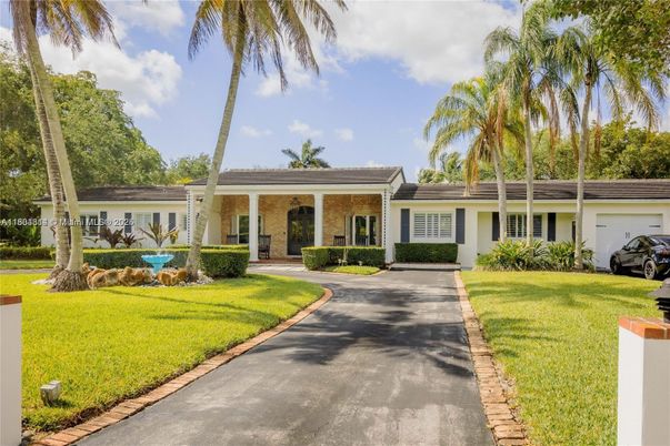 Attached, Exterior, Facade, Ranch