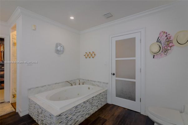 Bathroom, Interior, Recessed Lighting, Wood Texture Flooring