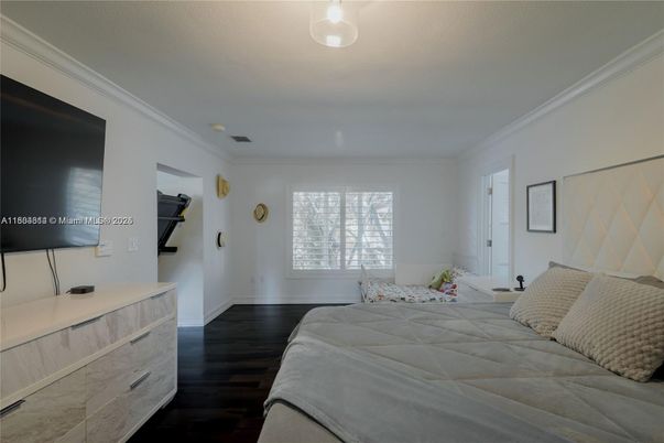 Bedroom, Fitness Equipment, Interior, Wood Texture Flooring