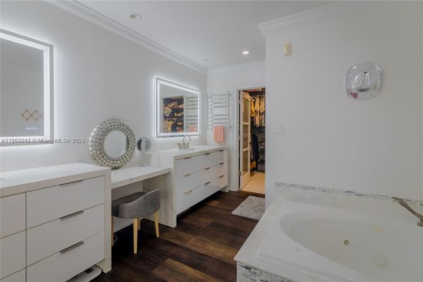 Bathroom, Interior, Recessed Lighting, Walk-in Closets, Wood Texture Flooring