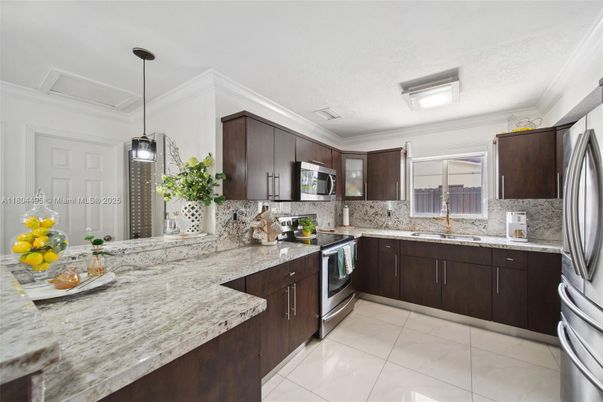 Interior, Kitchen, Pendant Lights, Stainless Steel Appliances