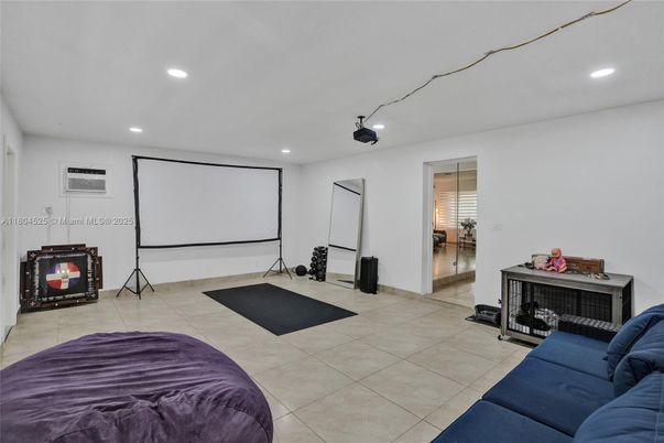 Interior, Projection Screen, Recessed Lighting
