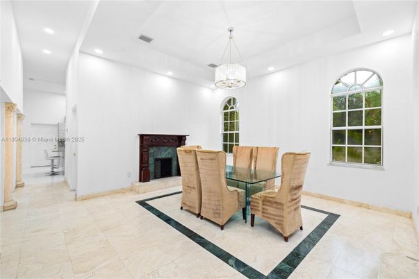 Dining room, Fireplace, Interior, Pendant Lights, Recessed Lighting