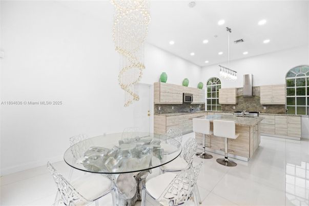 Chandelier, Dining room, Interior, Kitchen, Pendant Lights, Recessed Lighting, Stainless Steel Appliances