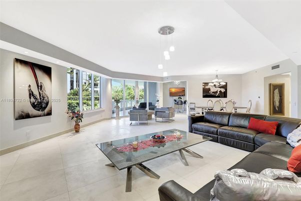 Dining room, Interior, Living room, Pendant Lights, Recessed Lighting