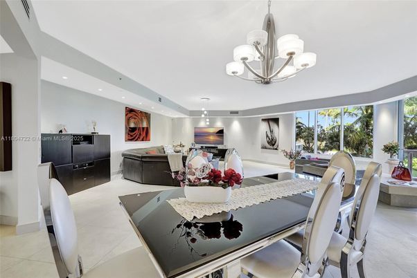 Chandelier, Dining room, Interior, Living room, Pendant Lights, Recessed Lighting