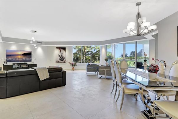 Chandelier, Dining room, Interior, Living room, Pendant Lights