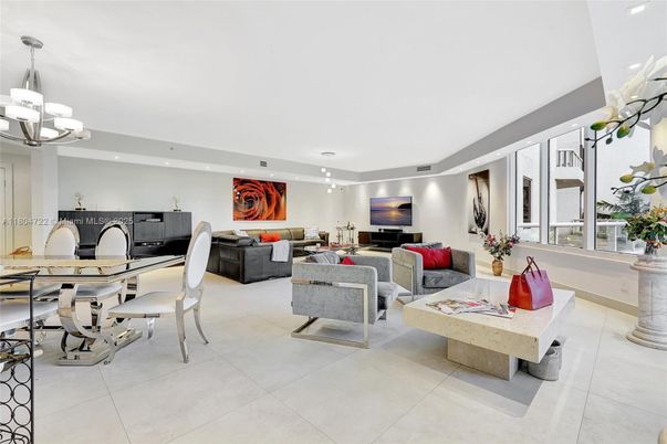 Dining room, Interior, Living room, Pendant Lights, Recessed Lighting