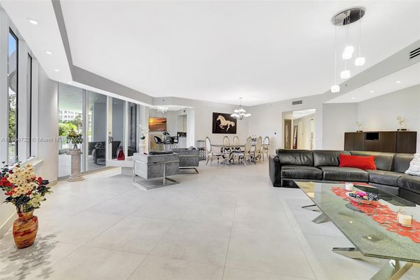 Chandelier, Dining room, Interior, Living room, Pendant Lights, Recessed Lighting