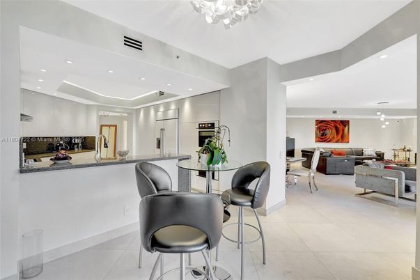 Interior, Living room, Pendant Lights, Recessed Lighting