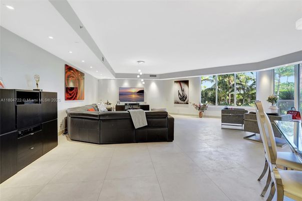 Interior, Living room, Pendant Lights, Recessed Lighting