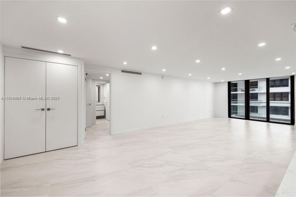 Empty room, Interior, Marble, Recessed Lighting