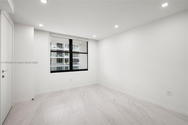 Empty room, Interior, Marble, Recessed Lighting