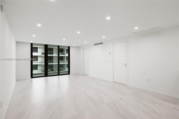 Empty room, Interior, Marble, Recessed Lighting