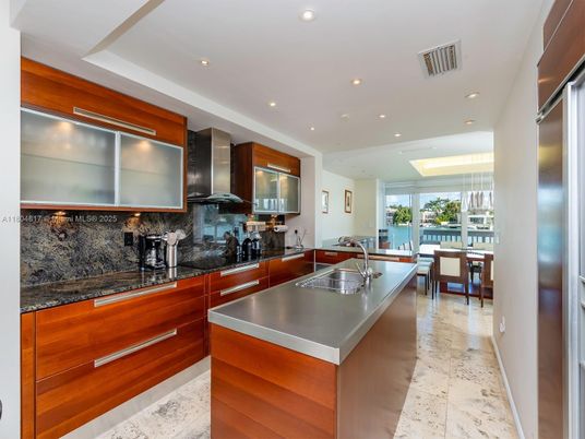 Dining room, Interior, Kitchen, Recessed Lighting, Stainless Steel Appliances