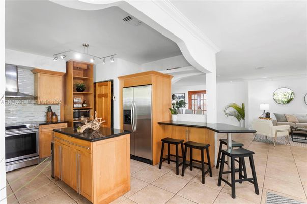 Interior, Kitchen, Living room, Recessed Lighting, Stainless Steel Appliances