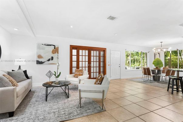 Dining room, Interior, Living room, Recessed Lighting